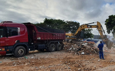 Remoção adequada de entulhos na demolição