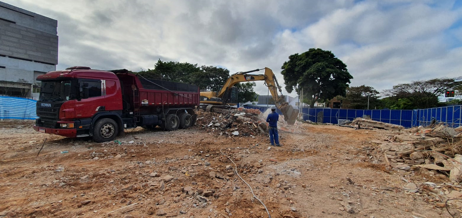 Remoção adequada de entulhos na demolição